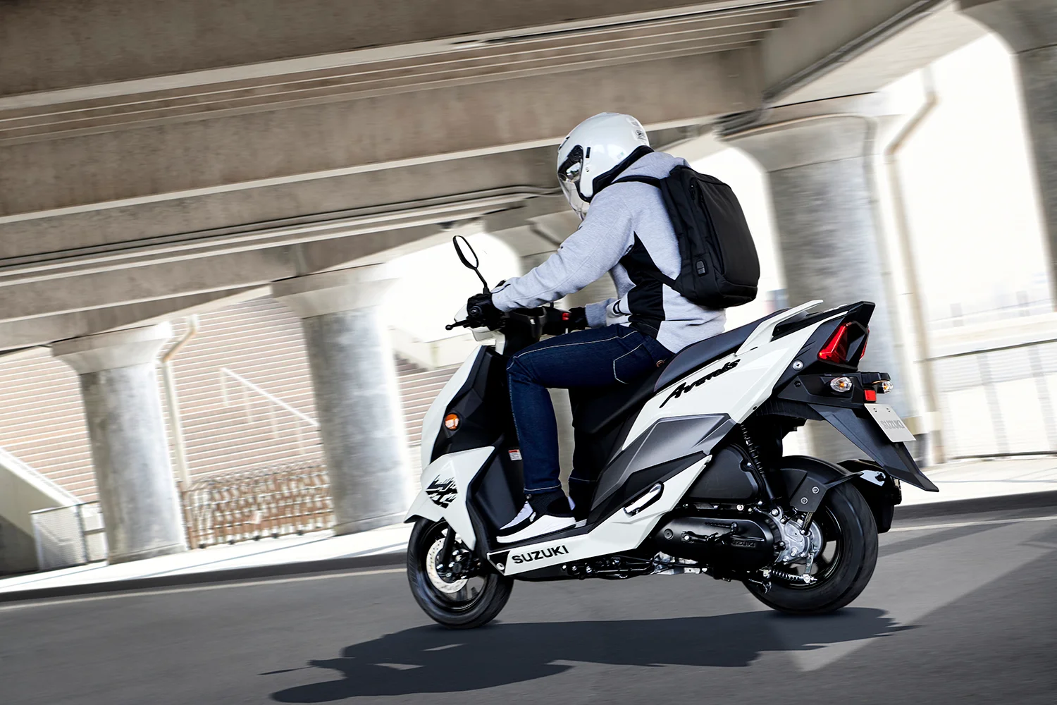 AVENIS 125